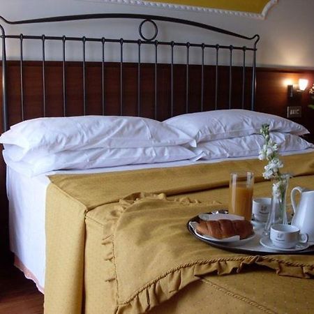 Hotel Isola Di Lauria Лаурия Инфериоре Стая снимка