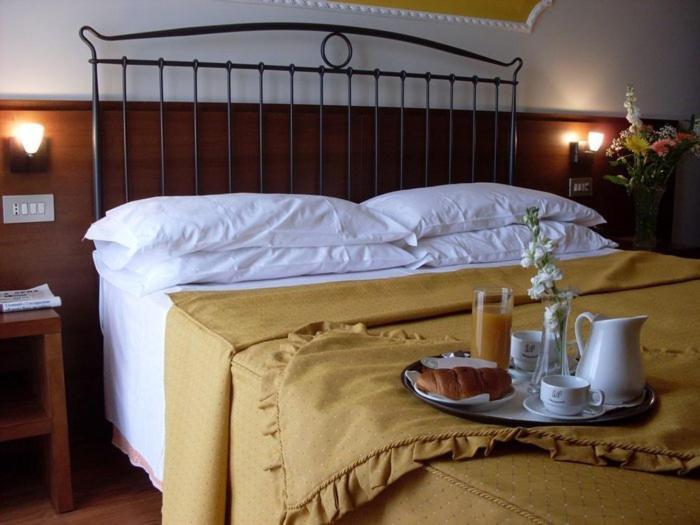 Hotel Isola Di Lauria Лаурия Инфериоре Стая снимка
