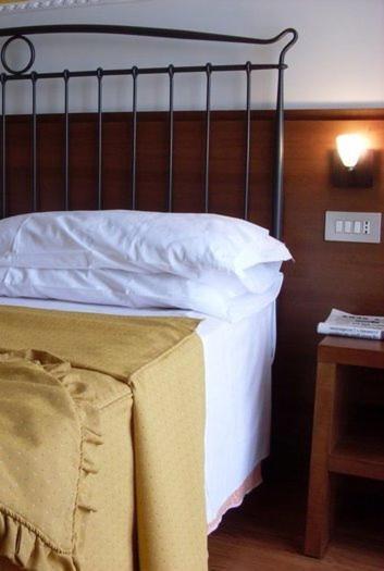 Hotel Isola Di Lauria Лаурия Инфериоре Стая снимка